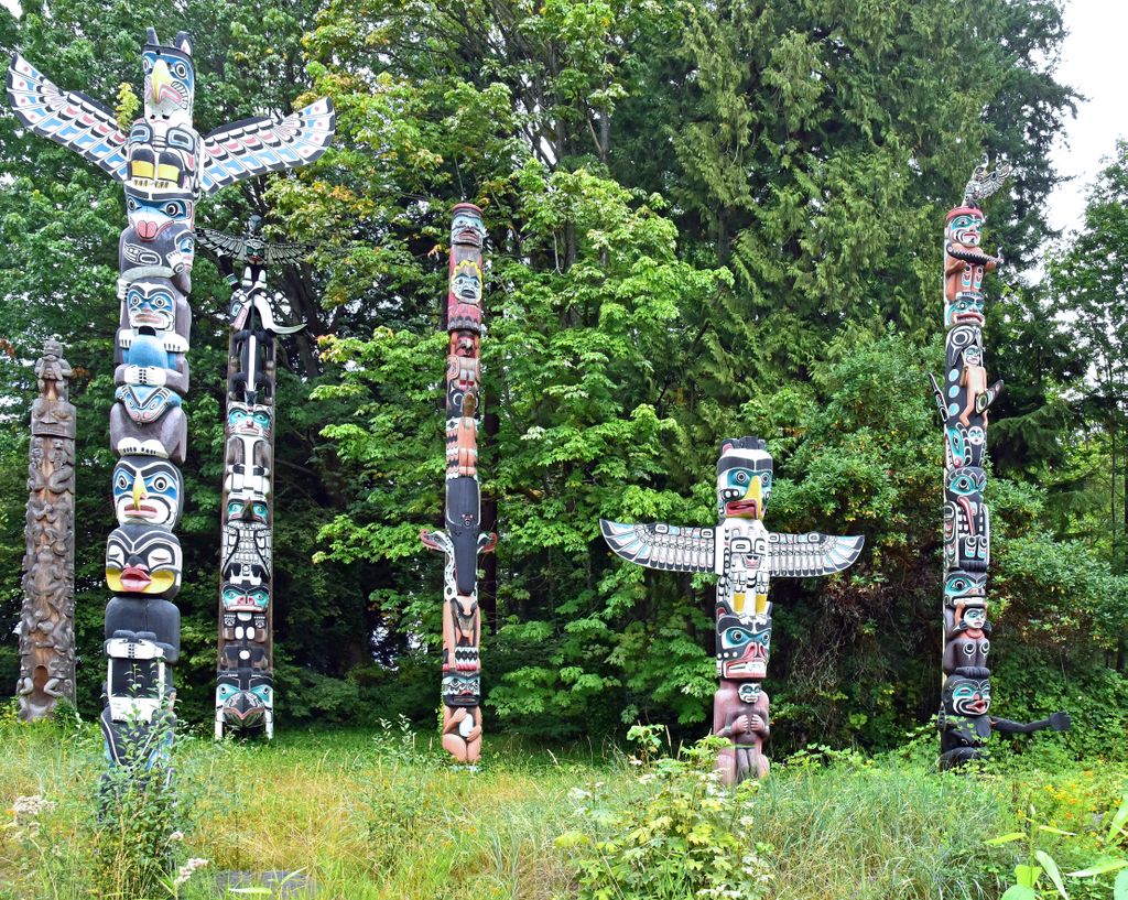 Totempfähle im Stanley Park in Vancouver