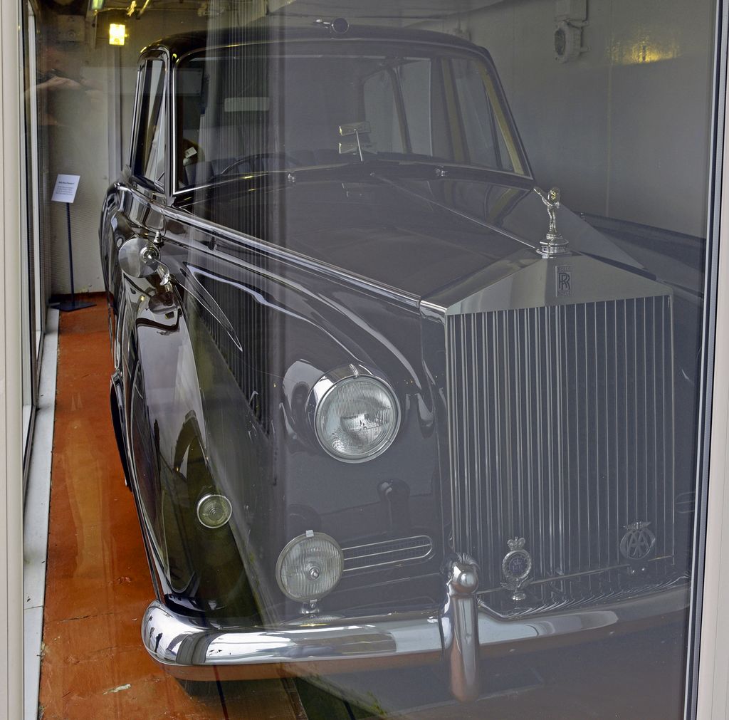 Ein Rolls-Royce auf der HMY Britannia in Leith