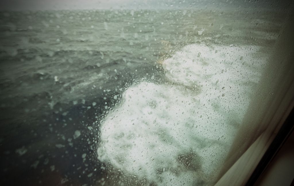 Sturm im Nordmeer am Abend