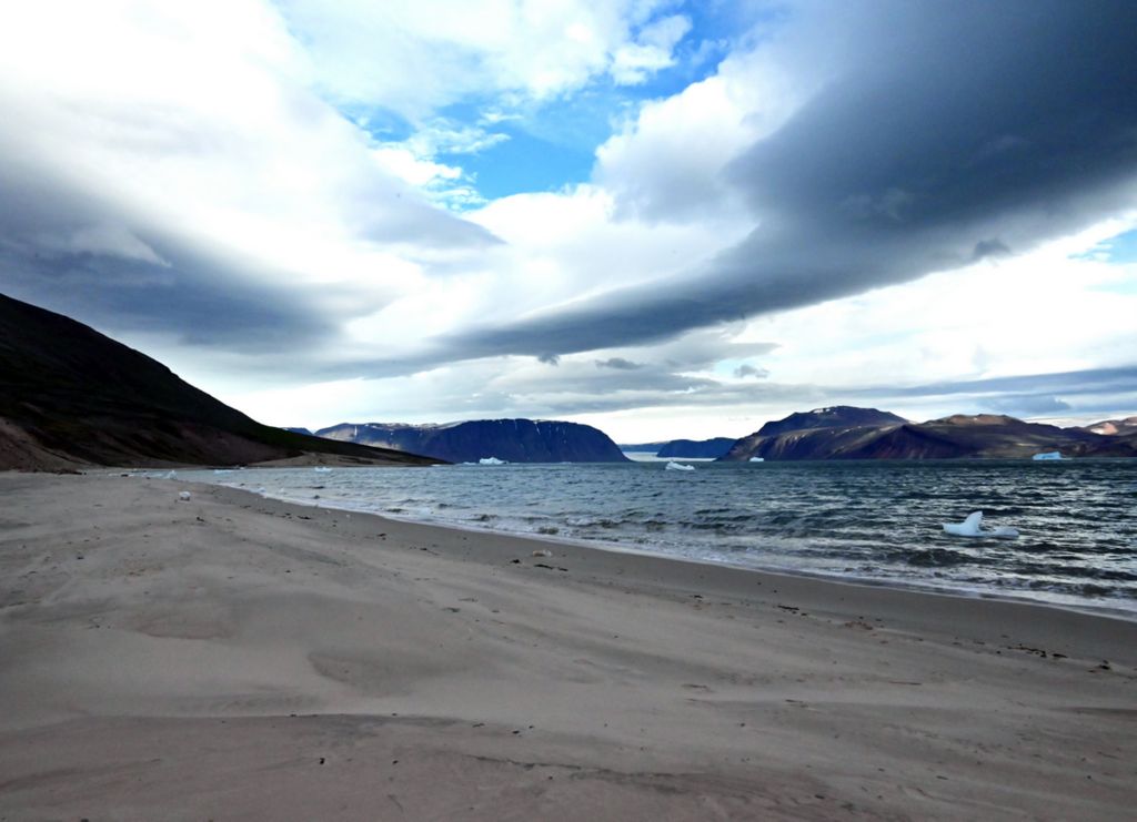 Der Strand von Siorapaluk