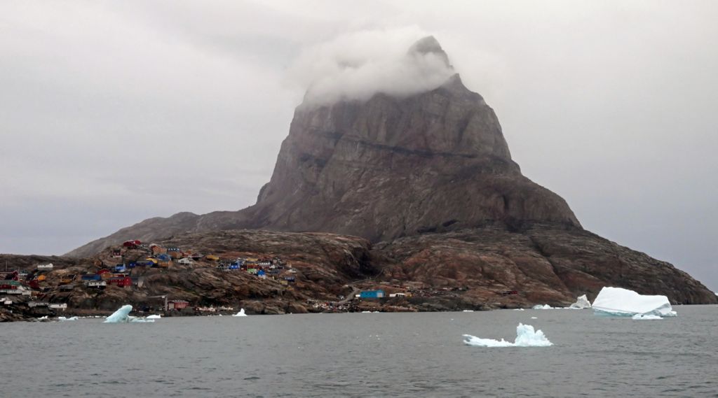 Morgendlicher Ausblick auf die Insel Uummannaq