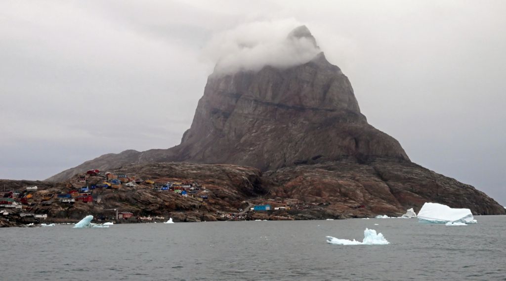 Morgendlicher Ausblick auf die Insel Uummannaq