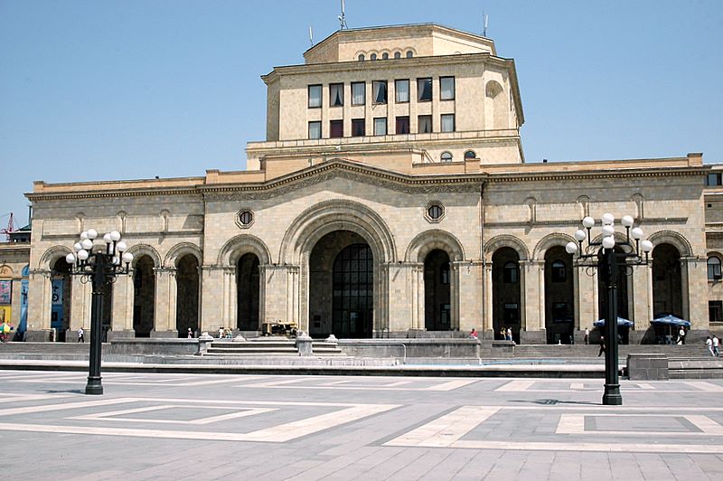 Am Platz der Republik in Jerevan