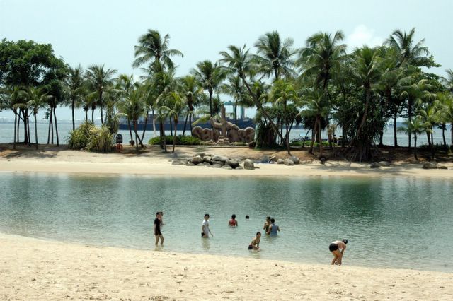 Der Traumstrand von Sentora Island (mit Tanker im Hintergrund)