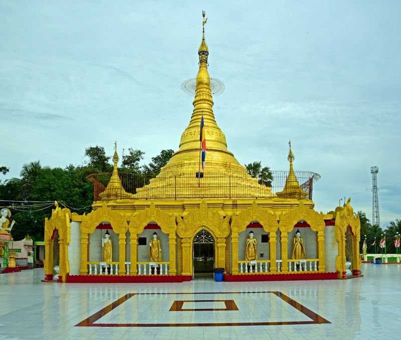 Pyi Taw Aye Pagode / Kawthaung