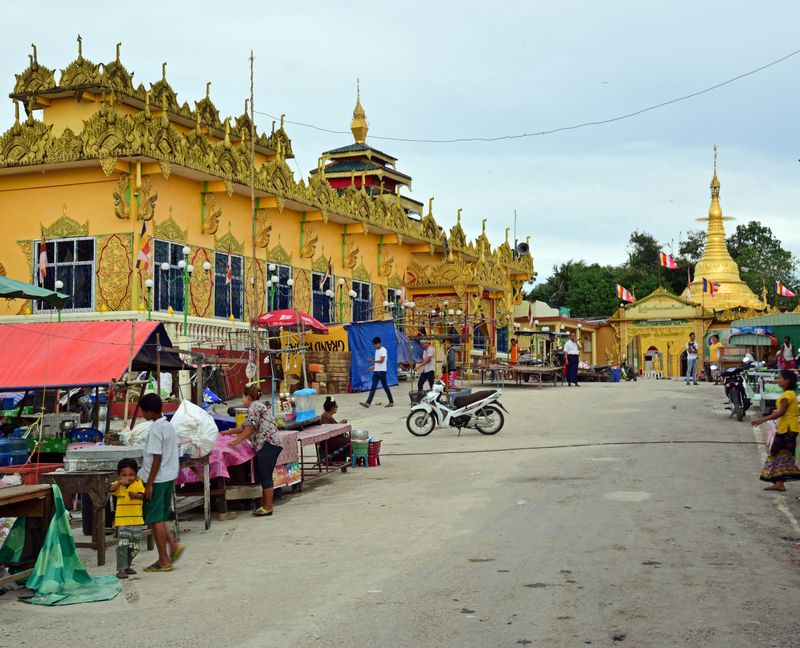 Pyi Taw Aye Pagode / Kawthaung