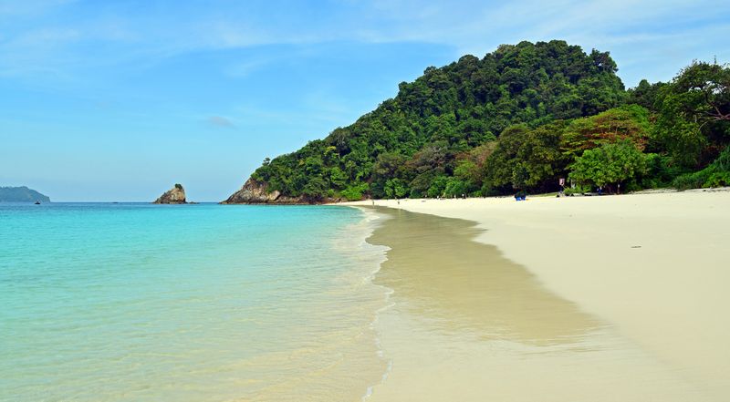 Shark Island / Myanmar