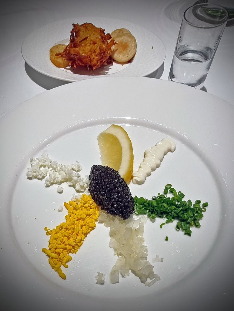 Kaviar im Restaurant auf der MS HANSEATIC spirit