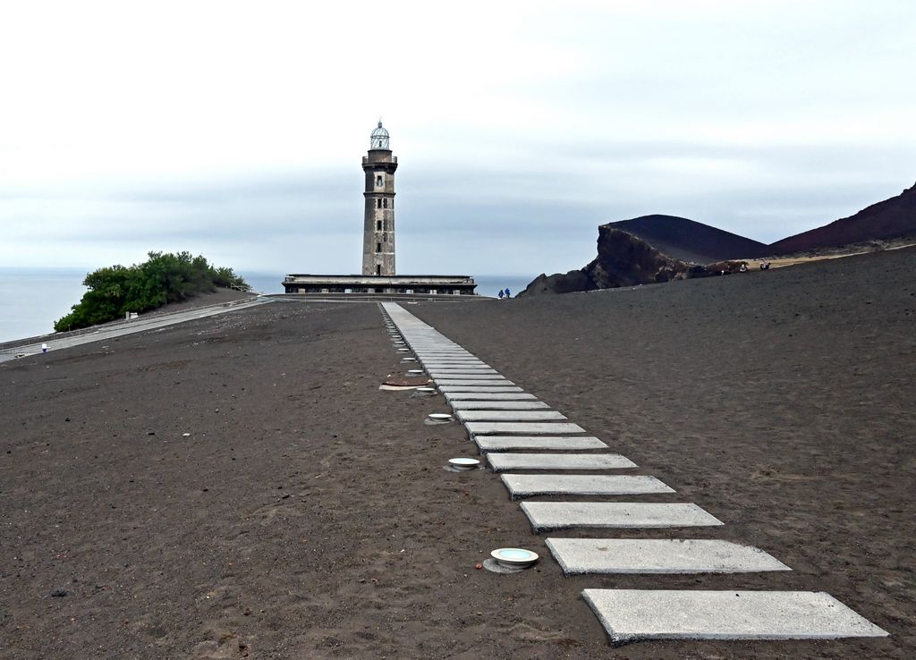 Der Leuchtturms Farol dos Capelinhos