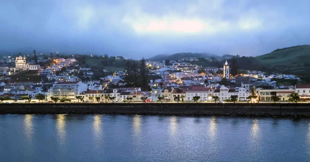 Abendlicher Blick auf Horta auf Faial