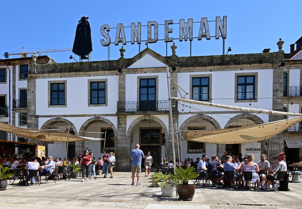 Der Portwein-Keller Sandeman in Porto