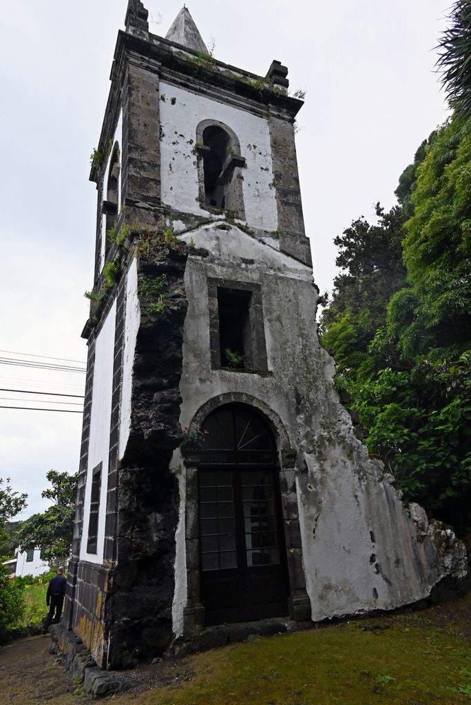 Eine alte Kirche auf São Jorge