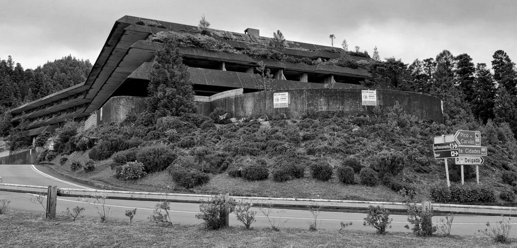 Das verlassene Hotel Monte Palace auf São Miguel