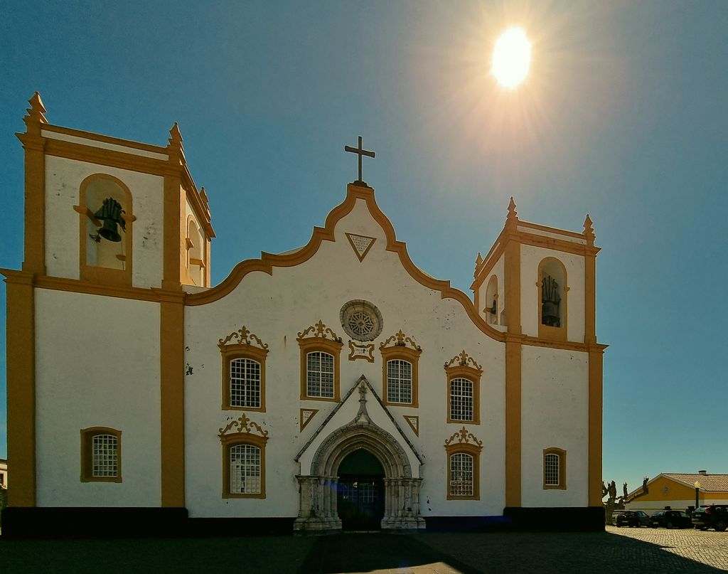 Die Hauptkirche Matriz von Praia da Vitória auf Terceira
