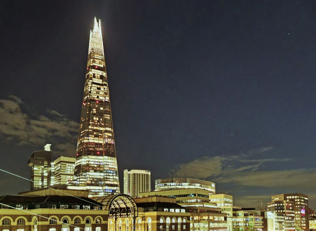 The Shard bei Nacht in London