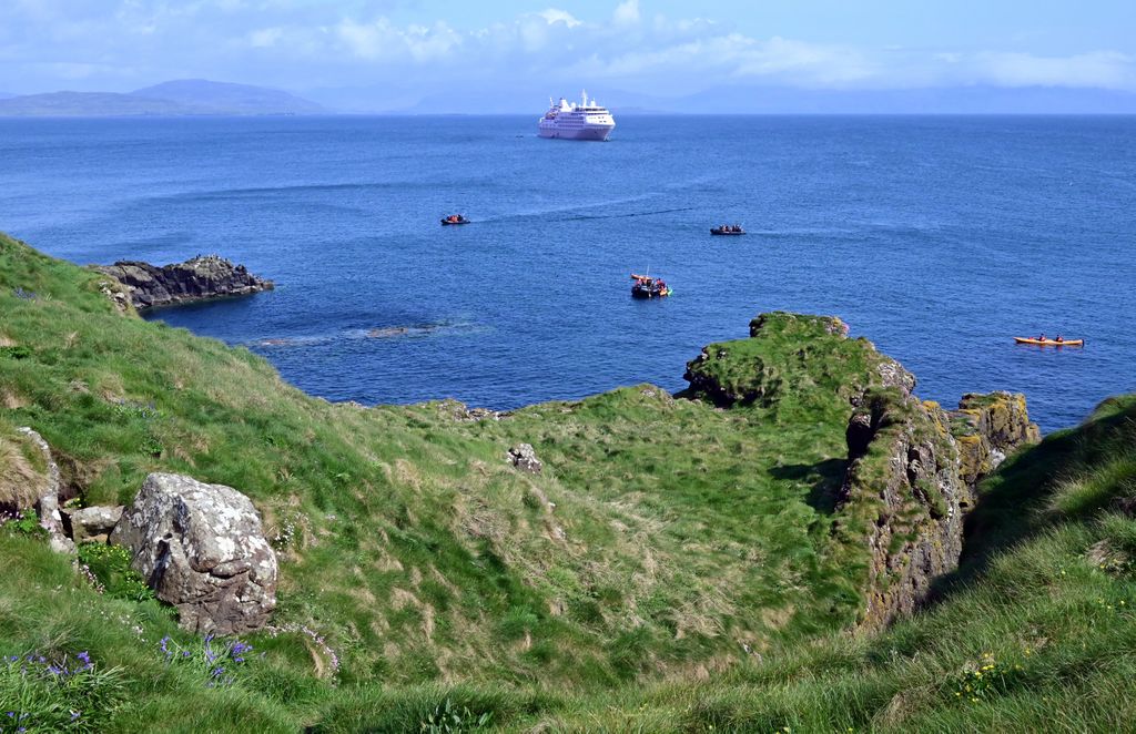 Blick auf Lunga, Zodiacs und die Silver Wind