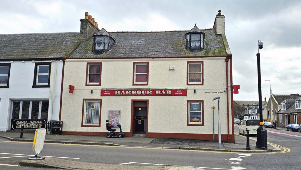 Die Harbour Bar in Girvan