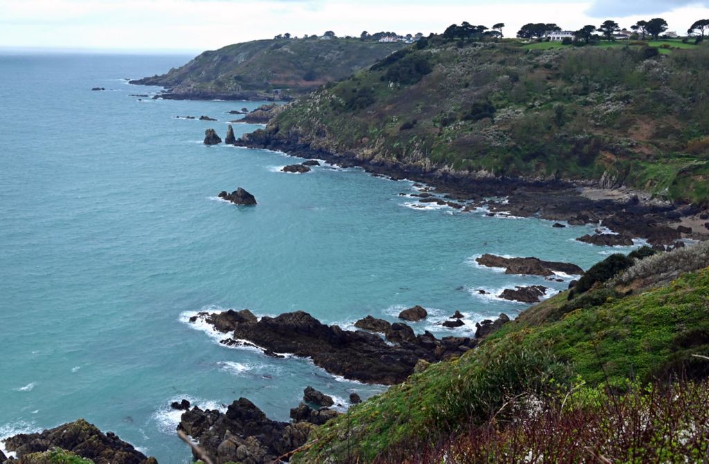 Ausblick auf die Küste von Guernsey am Jerbourg Point
