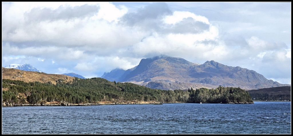 Das Meeresufer nahe Loch Ewe