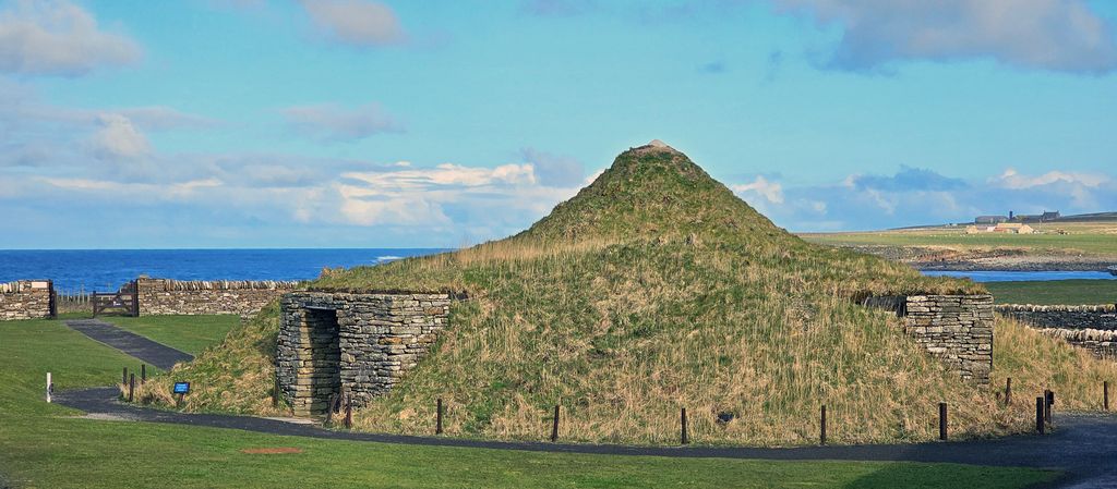 Ein Haus in der Siedlung Skara Brae auf der Insel Mainland in Orkney