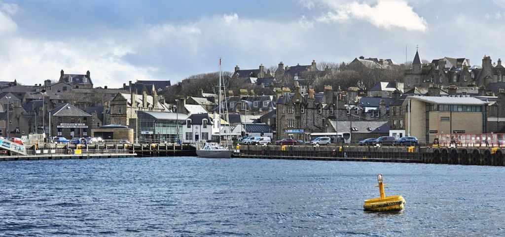 Rundblick auf Lerwick auf Mainland, Shetland-Inseln
