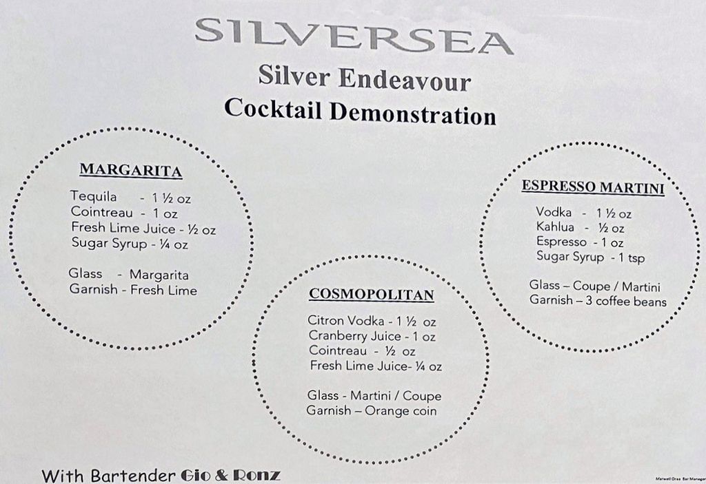 Eine Cocktail-Vorführung auf der Silver Endeavour während der Kreuzfahrt rund um Großbritannien