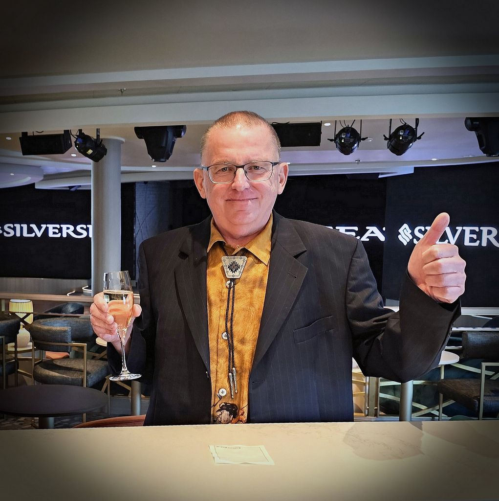 Zinni in Schick auf der Silver Endeavour während der Kreuzfahrt rund um Großbritannien