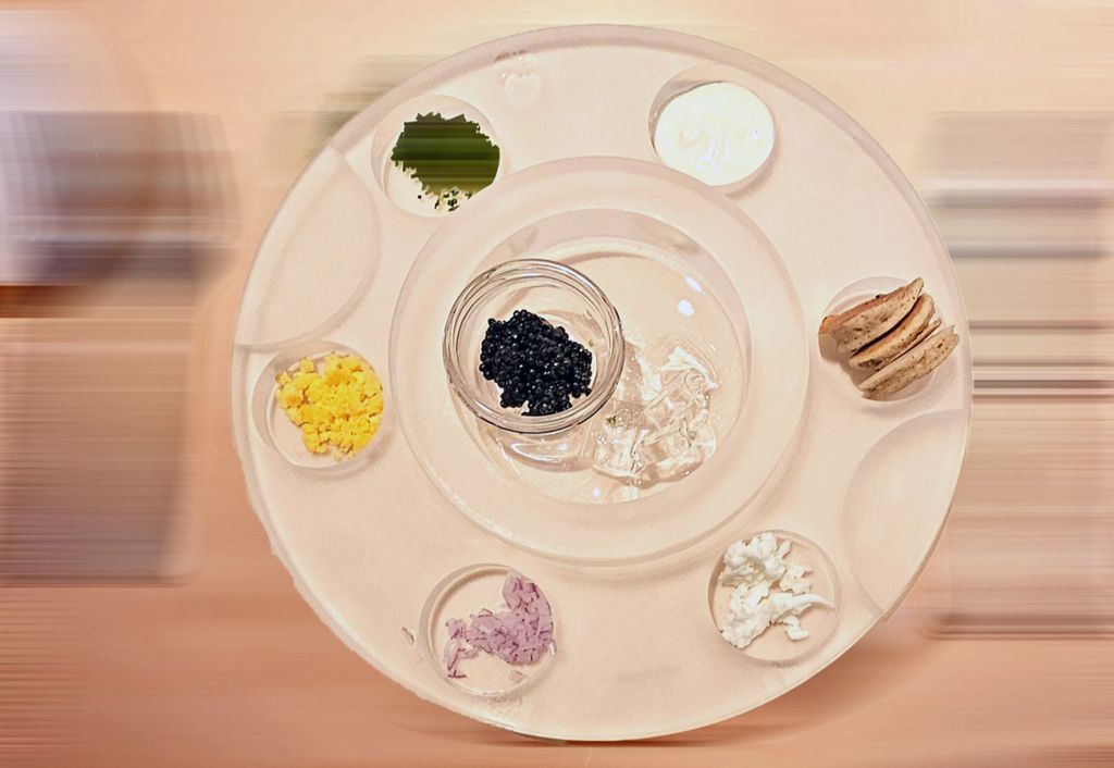 Kaviar im Hauptrestaurant auf der Silver Endeavour während der Kreuzfahrt rund um Großbritannien