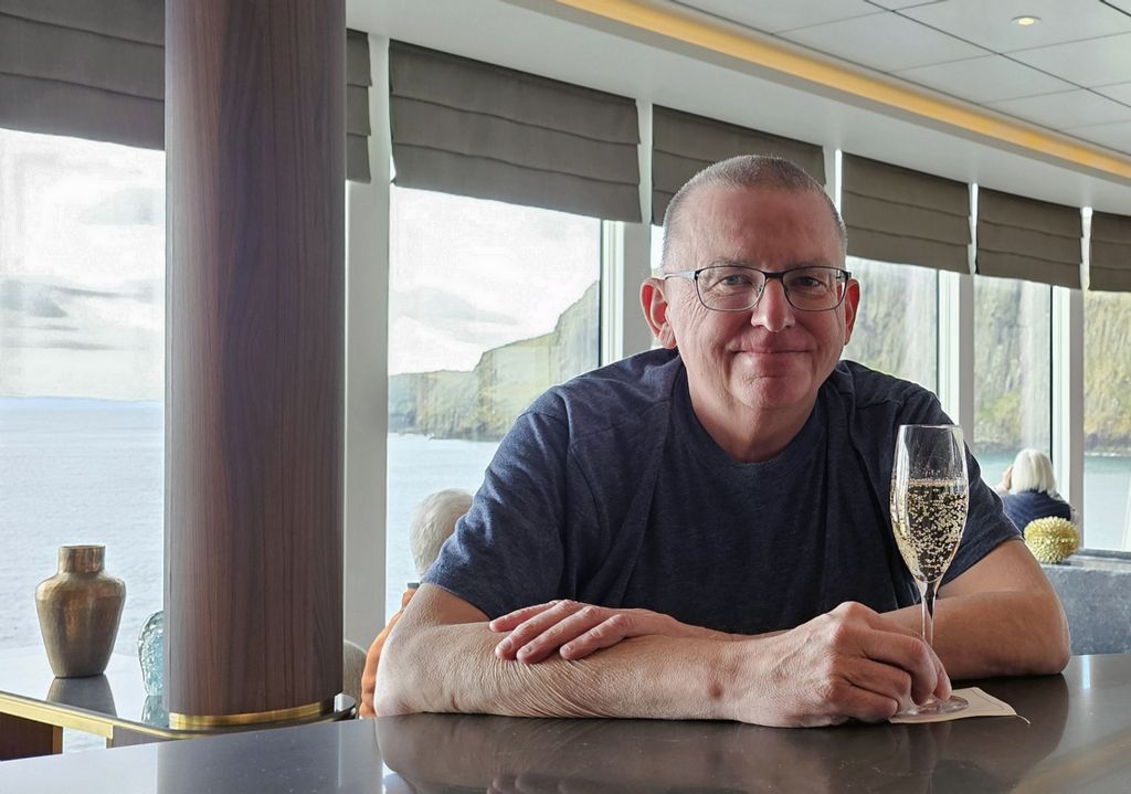 Champagner-Frühschoppen auf der Silver Endeavour während der Kreuzfahrt rund um Großbritannien