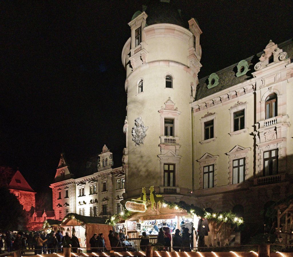 Palais Thurn und Taxis und Weihnachtsmarkt in Regensburg