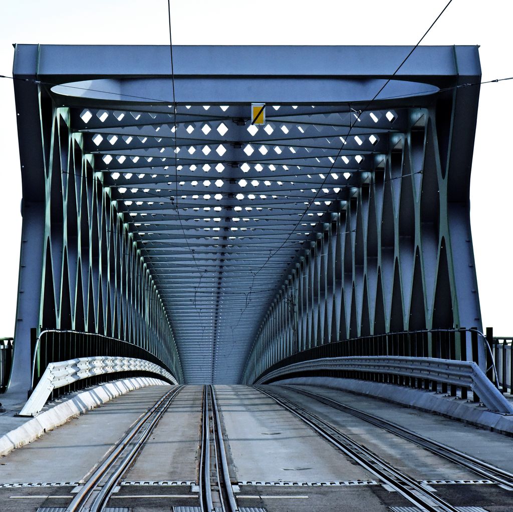 Eine Donau-Brücke in Bratislava