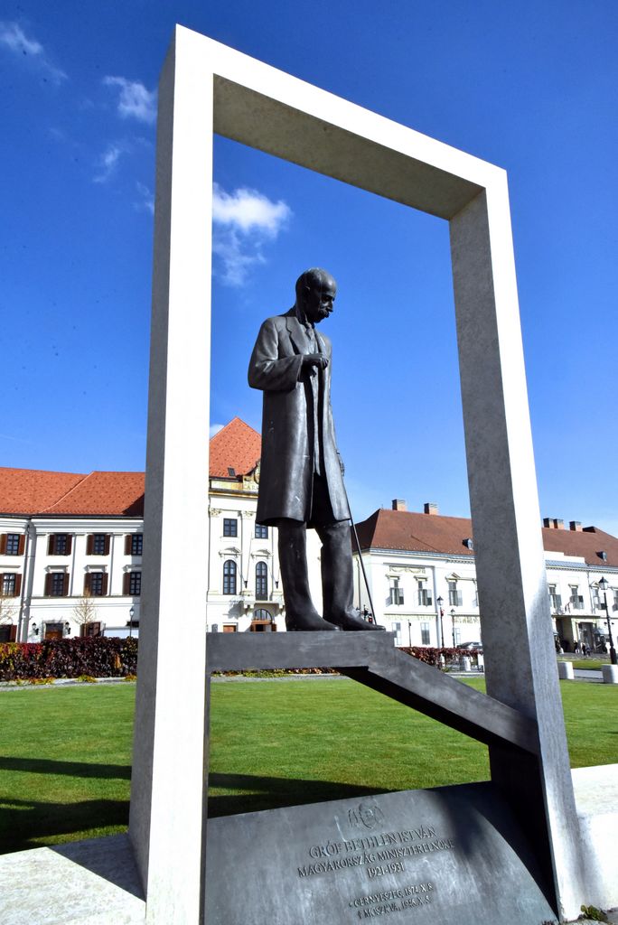 Riesen-Statue in Budapest