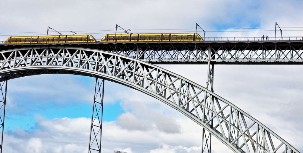 Die Ponte Luís I Brücke in Porto