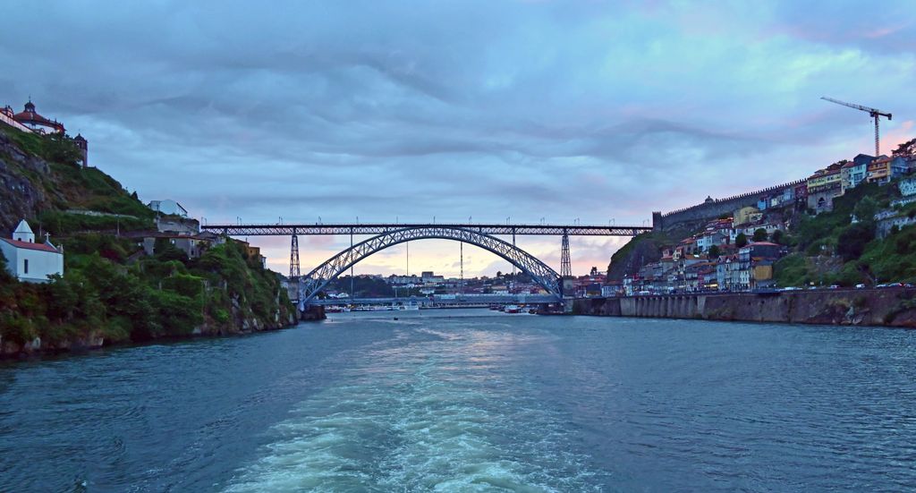 Auf abendlicher Lichterfahrt in Porto