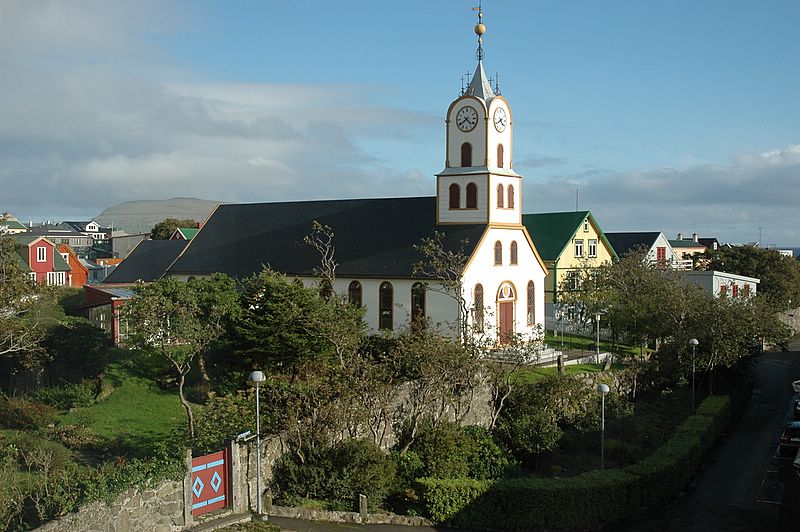 Blick vom Zimmer auf die Kirche