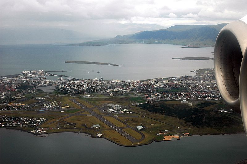 Anflug auf den Stadtflughafen von Reykjavik