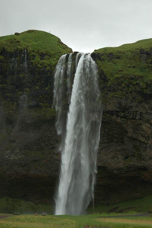 Die Seljalandsfoss Wasserfälle