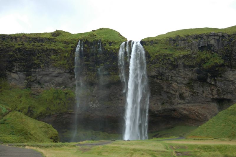 Die Seljalandsfoss Wasserfälle