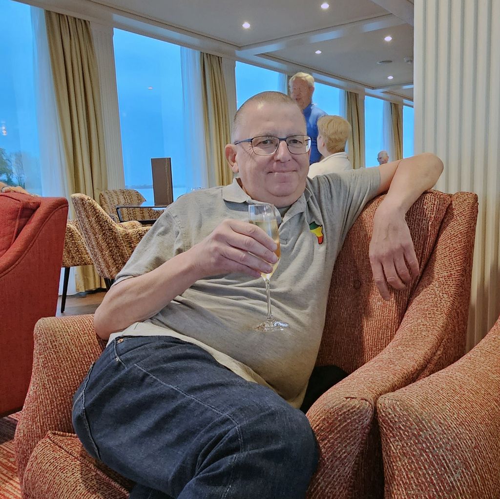 Zinni und sein Sekt in der Lounge der AmaDolce