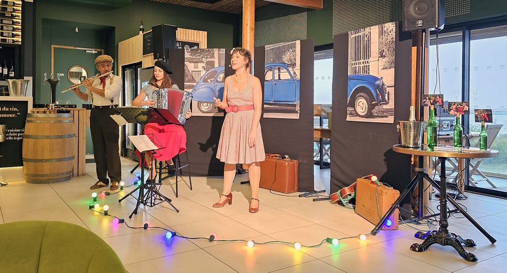 Livemusik à la France in der Maison des Vins des Côtes de Bourg