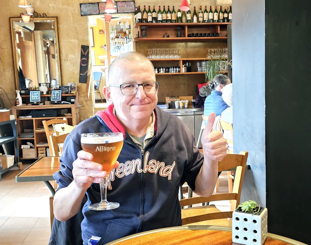 Zinni und sein Hafenbier in Saint-Émilion