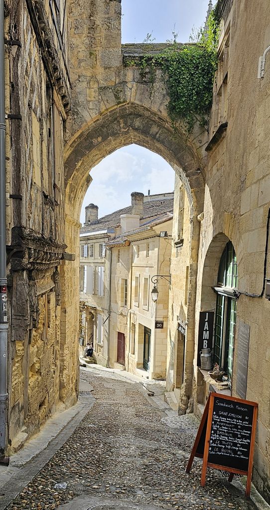 Eine Straße in Saint-Émilion