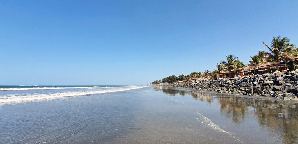 Der Strand am Kairaba Beach Hotel (bei zunehmender Flut)