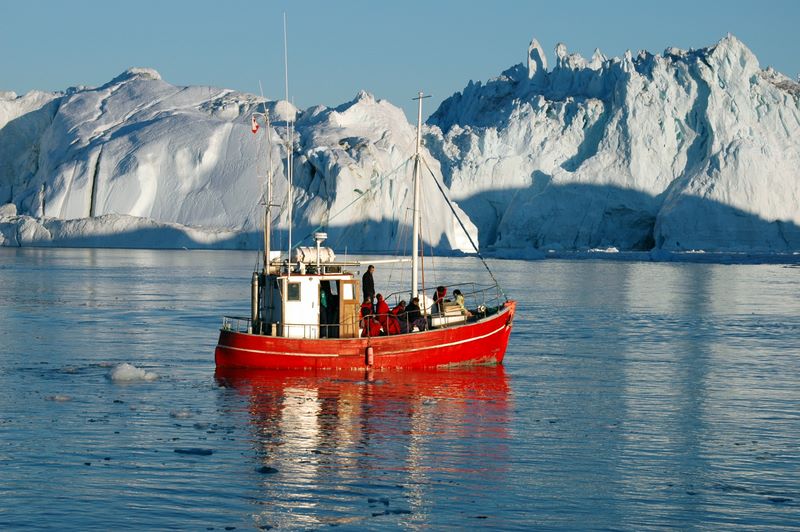 Auf Schifffahrt durch die Eisberglandschaft