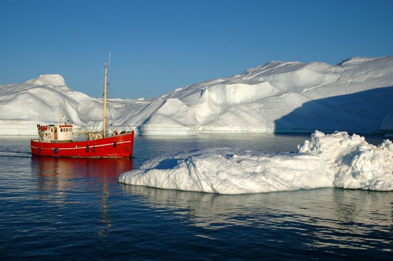 Auf Schifffahrt durch die Eisberglandschaft