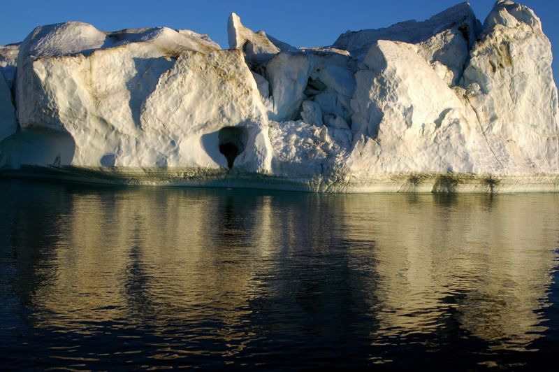 Auf Schifffahrt durch die Eisberglandschaft