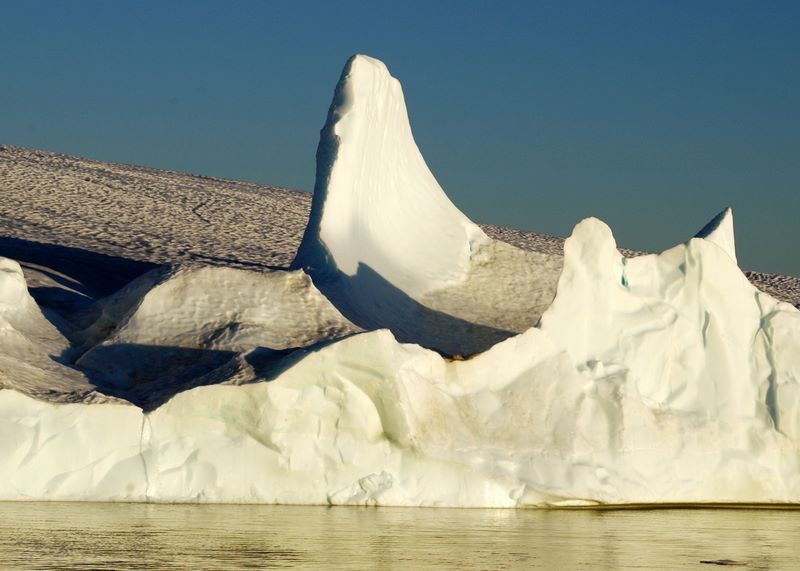 Auf Schifffahrt durch die Eisberglandschaft