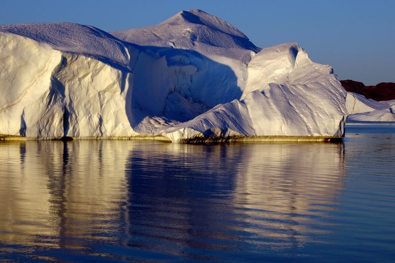 Auf Schifffahrt durch die Eisberglandschaft