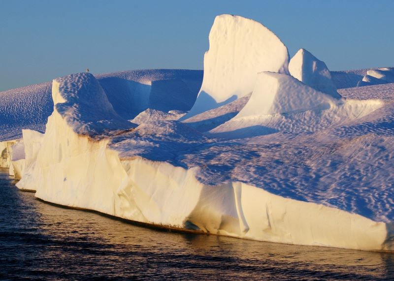 Auf Schifffahrt durch die Eisberglandschaft