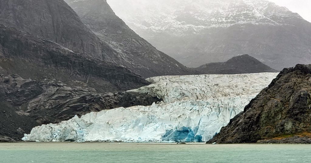 Der kleine Nachbar-Gletscher vom großen Bruder im Evighed Fjord
